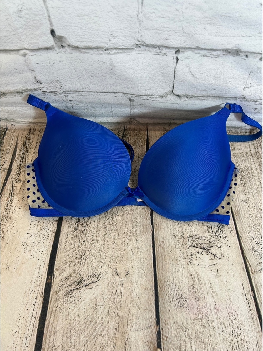 VICTORIA’S SECRET Underwire Push-Up Bra / Size: 34D